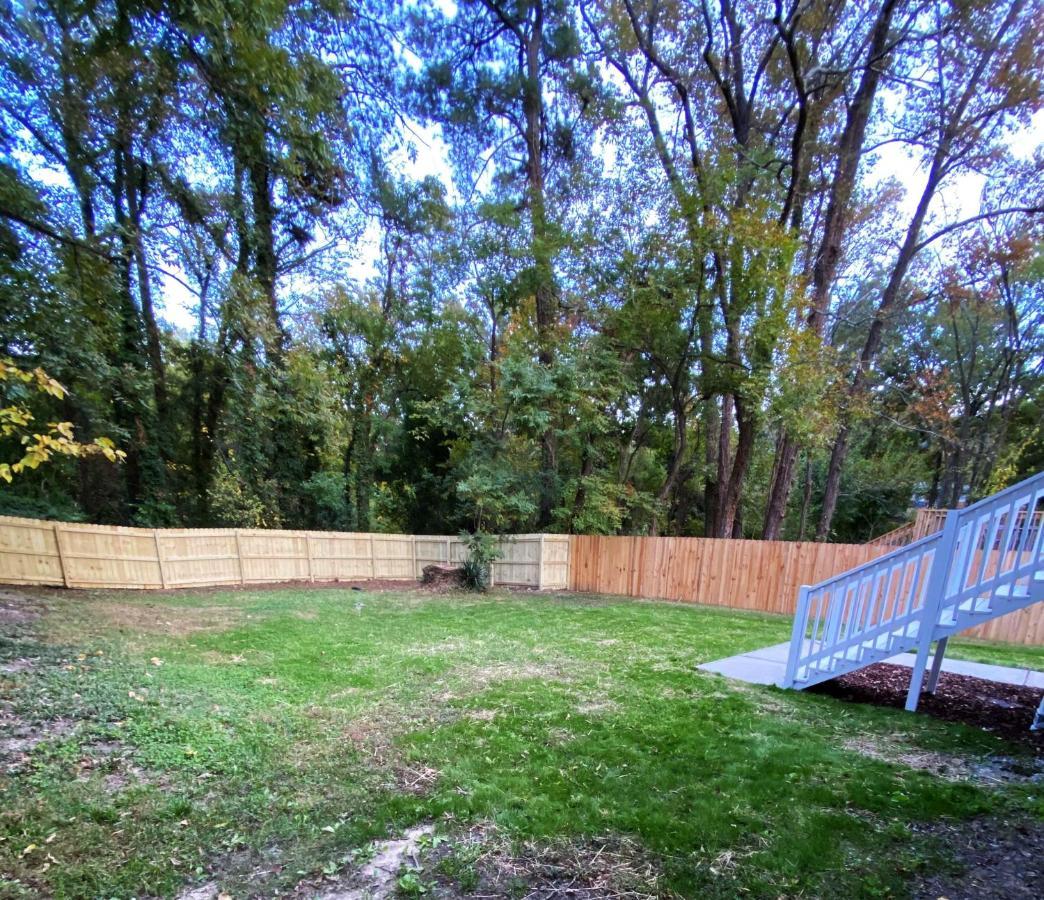 Modern 3-Bedroom, Big Fence Yard, Pets Stay Free Durham Exterior photo