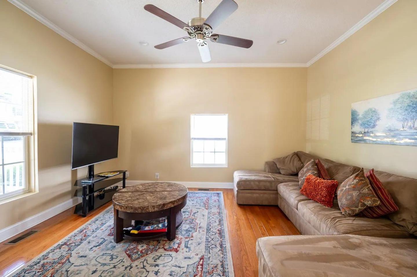 Modern 3-Bedroom, Big Fence Yard, Pets Stay Free Durham Exterior photo